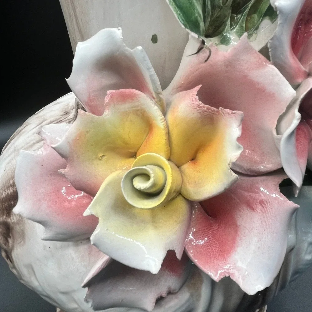 Vtg Capodimonte Italy Hand‎ Painted 3D Floral Porcelain Scallop Vase 14.5